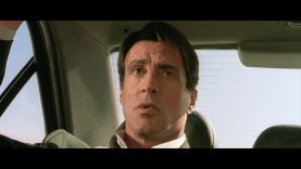 мужчины охотятся в лесу